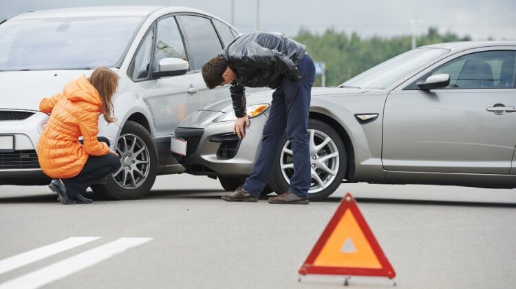 ¿Cómo reaccionar en caso de un accidente automovilístico?