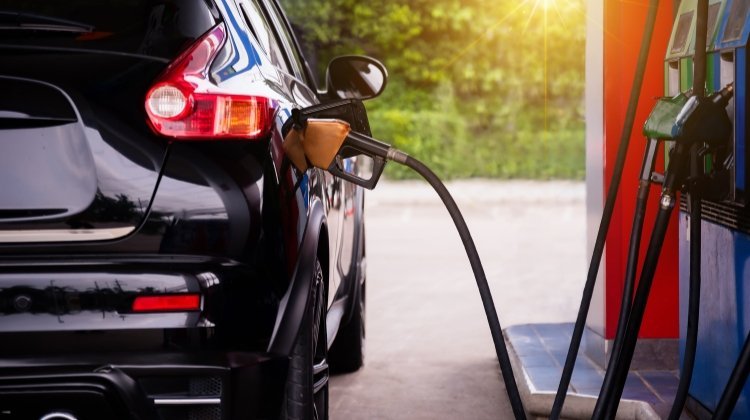 Descubre cómo Mejorar la Eficiencia de Combustible de tu coche con Algunos Consejos Simples