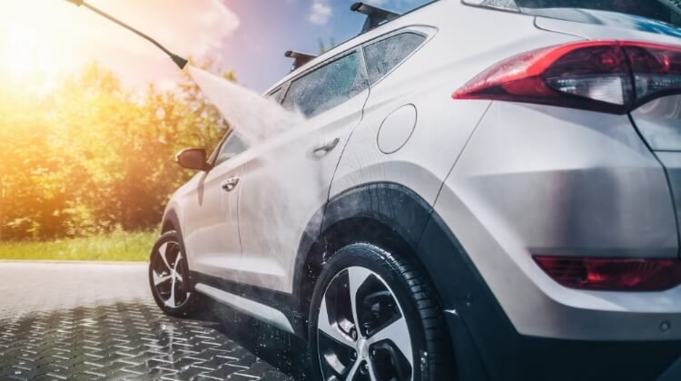 Cómo Mantener tu Coche Impecable por Dentro y por Fuera
