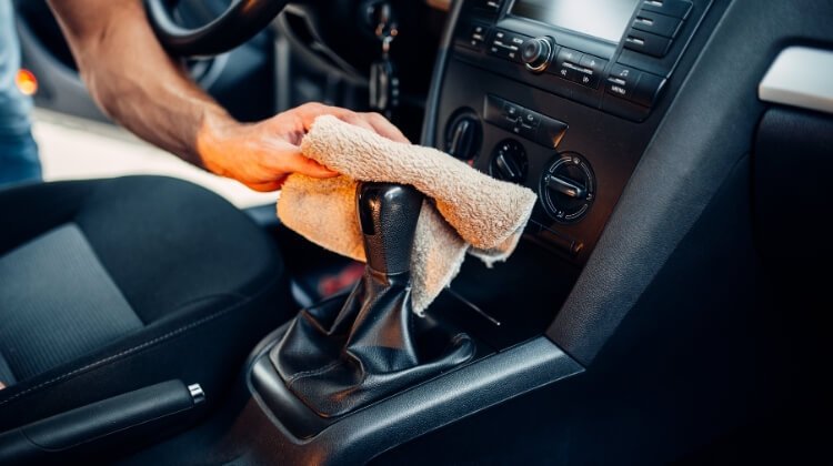 Cómo Mantener tu Coche Impecable por Dentro y por Fuera
